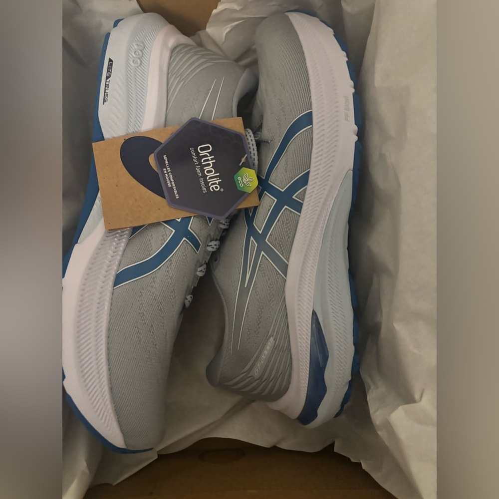 Asics women’s GT 2000 11 size 8 wide  Gray and Blue Athletic Shoes w Ortholite